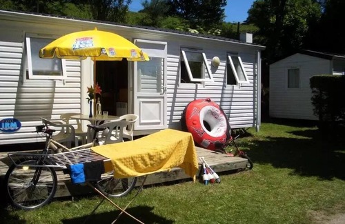 Salles-Curan House | Campsite Beau-Rivage * - ETOILE Cottage "LAC VIEW" (covered terrace) new in 2022 4 to 6 people - 4 people. included in the price