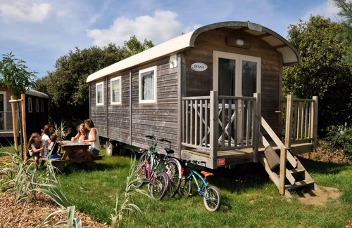 Chateau-d'Olonne Cabin | Campsite Flower le Petit Paris* - 3-room trailer for 4 people