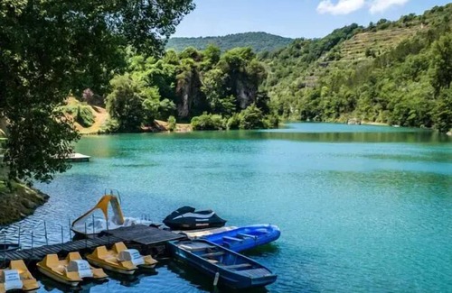 Saint-Rome-de-Tarn Ski Chalet | Campsite La Cascade * - House-Chalet 30-35m² - n°208 4 people. TV washing machine deckchair (July and August: Friday/Friday) 4 people