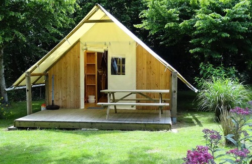 Saint-Laurent-sur-Sevre House | Campsite Le Rouge Gorge* * - MOBILE HOOME TI 32m2 with semi-covered terrace (3 bedrooms) ECO 6 people