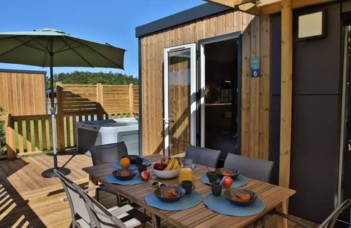 Caro House | Campsite maeva Respire Domaine de Kervallon * - Mobile Home Taos 4 Rooms 6 People + Jacuzzi + TV