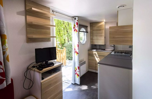 Servies House | Campsite Saint Pierre de Rousieux**** - Mobil Home Petit Ohara 2 Rooms 2 People