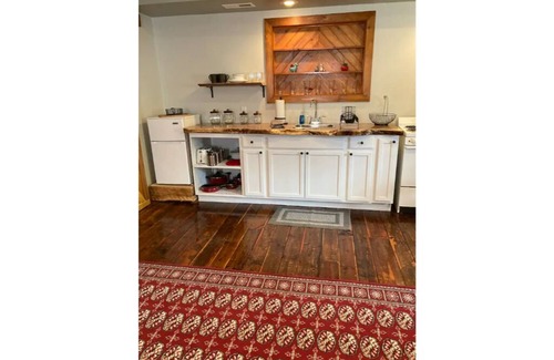 Greene County Cabin | Campstay in a country cabin nestled by hills of TN !