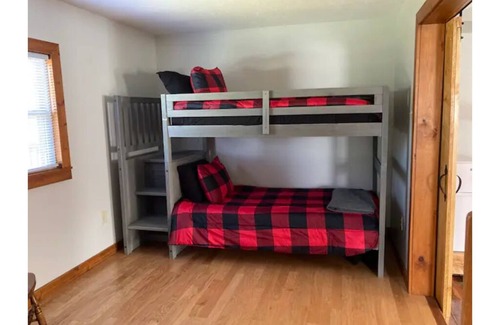 Greene County Cabin | Campstay in a country cabin nestled by hills of TN !