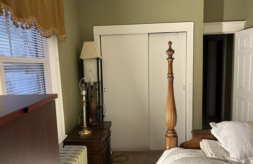 Baldwin House | Can easily sleep a large group of 15 guests 2 minutes to public transportation
