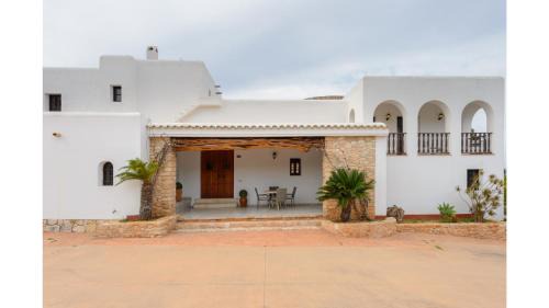 San Antonio Bay Villa | Can Mestre is a huge Villa with stunning sunset views near to San Antonio