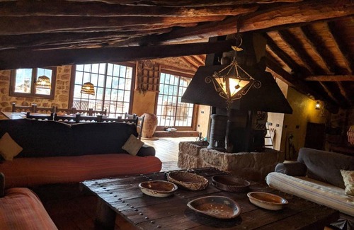 Prat de Comte Ski Chalet | Can Miqueló: casa familiar rústica