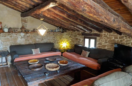 Prat de Comte Ski Chalet | Can Miqueló: casa familiar rústica