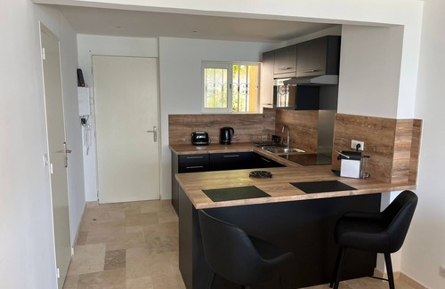 Le Suquet Apartment | Can't Get Closer to Beach