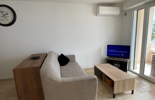 Le Suquet Apartment | Can't Get Closer to Beach