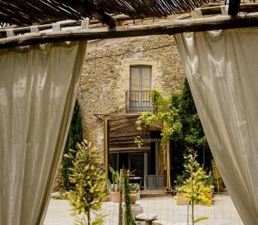 Sant Jordi Desvalls Apartment | CAN TAT, Loft in a old coach house