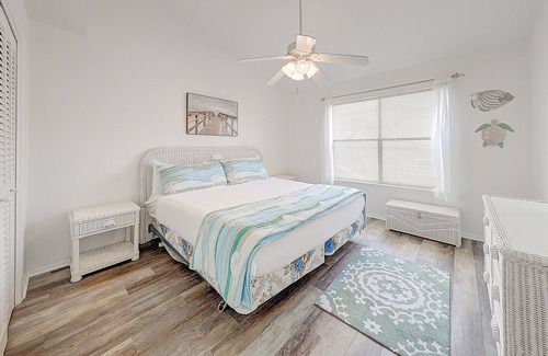 Harbor Oaks Condo | Canal-front condo with deck, balcony, grill, pool, dock, & tennis - near beach