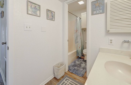 Harbor Oaks Condo | Canal-front condo with deck, balcony, grill, pool, dock, & tennis - near beach