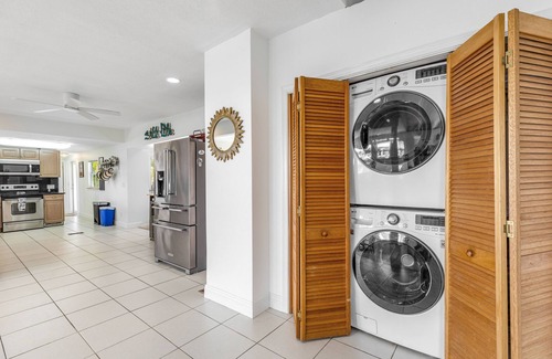 Cross Key Waterways House | Canal Front Gem W/Private Dock, PS4, Free WiFi, & Expansive Balcony W/Views