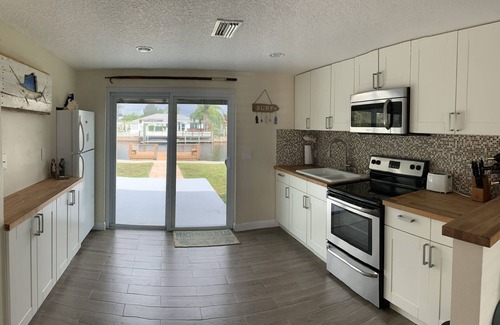 Hudson Beach Estates House | Canal front home walking distance to restaurants and small beach