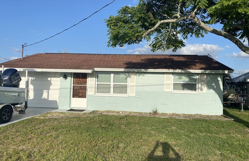 Hudson Beach Estates House | Canal front home walking distance to restaurants and small beach