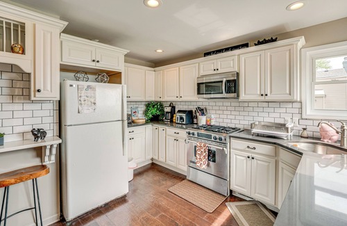 St. Clair Shores House | Canal-Front St Clair Shores Home: 2 Mi to Dtwn