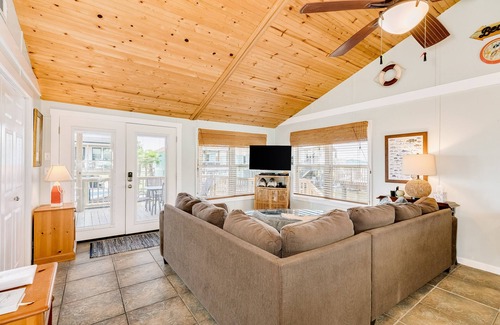 Jamaica Beach Cottage | Canal-View Home w/Shared Pool & Boat Slip, Fish From Deck - Dogs OK