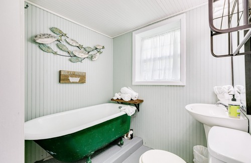 Jamaica Beach Cottage | Canal-View Home w/Shared Pool & Boat Slip, Fish From Deck - Dogs OK
