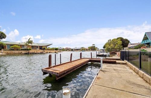 South Yunderup House | Canal Viewprivate Jettyfamily-pet Friendly