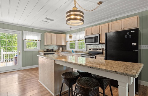 Conway House | Canal Waterfront River Cottage - 15 Miles from Myrtle Beach