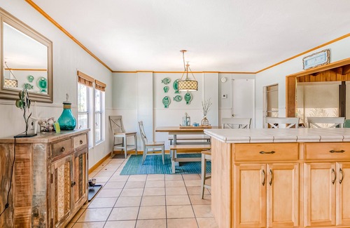 Cross Key Waterways House | Canalfront, Dog-Friendly Home with Dock, Private Hot Tub, and High-Speed WiFi