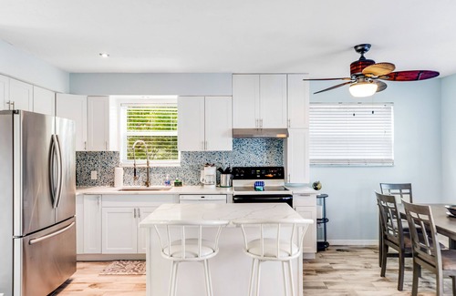 Big Coppitt Key House | Canalside condo with private dock, boat ramp, water-view patio, central AC & W/D