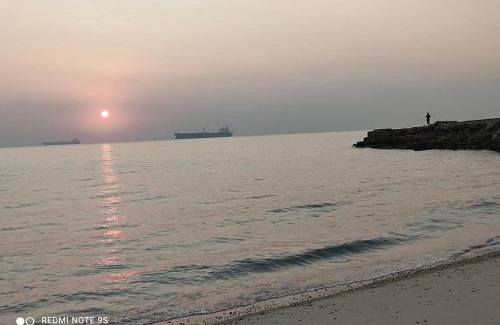 Shurtah al-Dakhlah Ski Chalet | Canary beach reasort