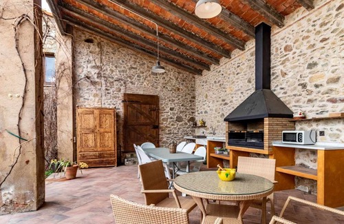 Cantallops House | CanCortada 1771 Rural house in the middle of the vineyards