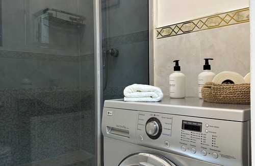 Almaty Apartment | "Cancun" cozy studio in center of Almaty with WiFi, AC