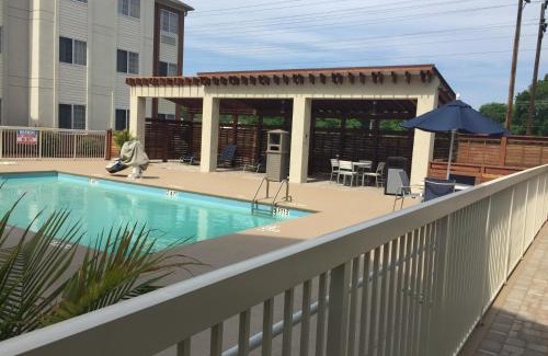 Arrowood Hotel | Candlewood Suites - Charlotte - Arrowood by IHG