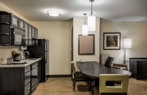 Glen Allen Hotel | Candlewood Suites Glen Allen-Short Pump by IHG