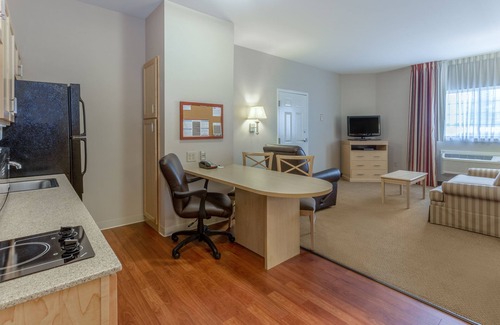 Minot Hotel | Candlewood Suites Minot by IHG