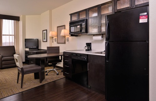 Downtown Hotel | Candlewood Suites Terre Haute by IHG
