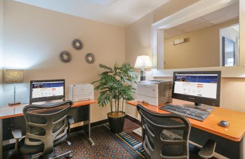 Fairfax Hotel | Candlewood Suites Washington-Fairfax by IHG