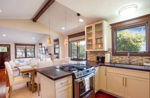 Monterey House | Cannery Row Cottage - Pacific Grove House - Walk to the Aquarium