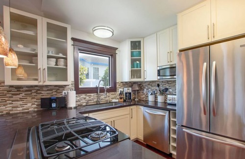 Monterey House | Cannery Row Cottage - Pacific Grove House - Walk to the Aquarium