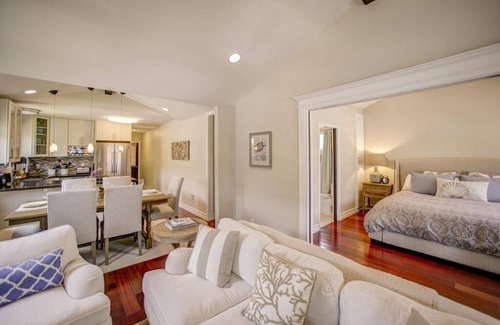 Monterey House | Cannery Row Cottage - Pacific Grove House - Walk to the Aquarium