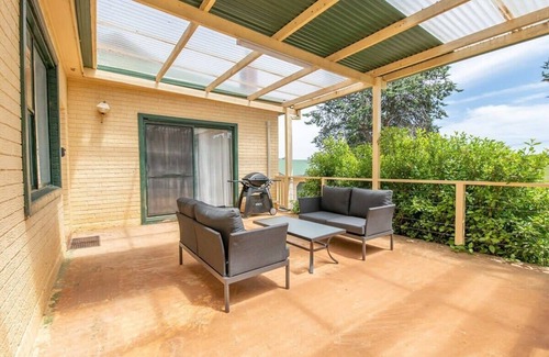 Canobolas House | Canobolas Cottage - Amazing Farm Stay, 4 King Beds
