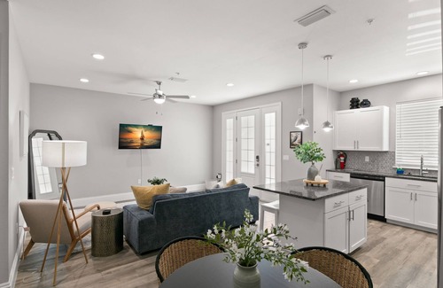 Safety Harbor Apartment | Canopy Cabana | Luxury Apt, Steps from Main St
