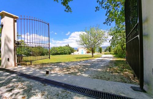 Lacoste House | Cante Grillet - 295 Chemin des Contards - 84480 Lacoste