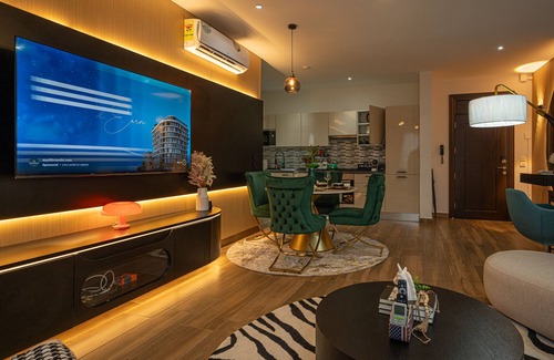 Labadi Apartment | Cantonments Lux 2BR,6mins to airport with balcony,fast WiFi,Nespresso,Pool &Gym