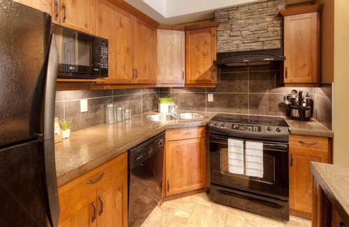 East Kootenay Villa | Canyon Ridge - Outdoor Hot Tub, Seasonal Pool - Stay for 3 nights/Pay for 2*