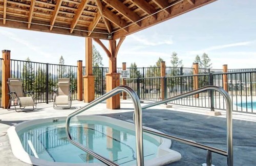 East Kootenay Villa | Canyon Ridge - Outdoor Hot Tub, Seasonal Pool - Stay for 3 nights/Pay for 2*