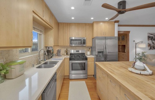 University Heights Apartment | Canyonview UPPER LEVEL