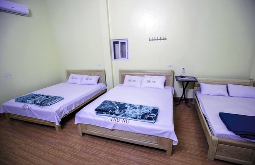 Meo Vac House | cao nguyên đá , hoa tam giác mạch