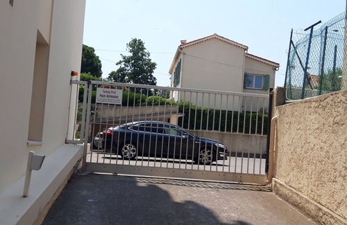 Cap-d'Antibes Apartment | Cap d'Antibes: A nest perched on the sea