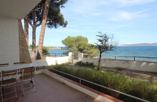 Llanca House | CAP DE RAS - Casa individual situada en primera línea de mar, con magníficas vistas de la playa de Cap de Ras de Llançà