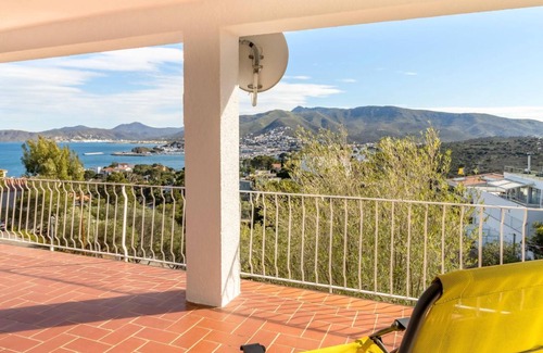 Llanca Apartment | Cap Ras 04.3 - Apartment with terrace and sea view