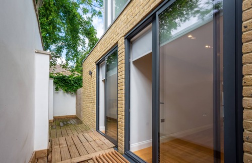 Cazenove Apartment | Capacious Three Bed Apartment in Slindon Court by MySquare